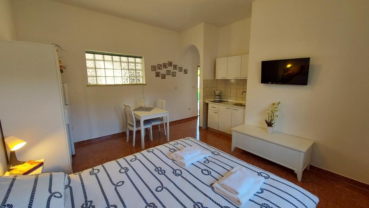 Ferienwohnung Soline Ada Pjescana Uvala Exterior foto